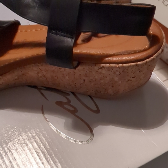 Elegant Black Leather Sandals - Picture 4 of 5